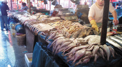 大連蝦爬子等小海鮮價漲三四成，市場供需失衡引發關注